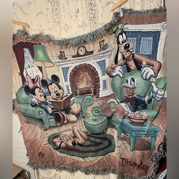 Disneyland: vintage holiday Christmas throw blanket - Picture 2 of 5
